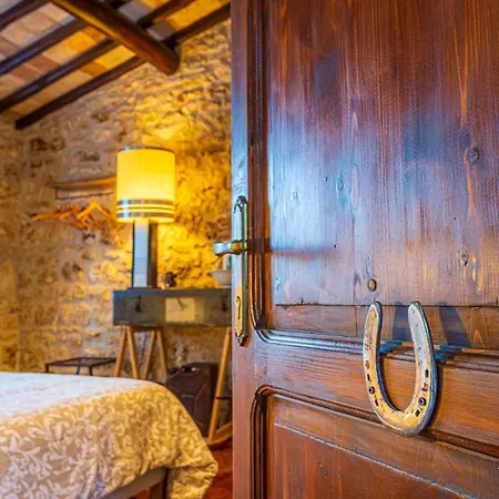 Radius Horse Ranch 3* ماسا مارتانا